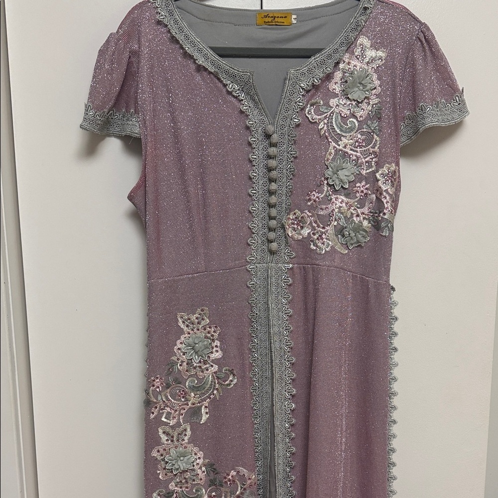 Elegant Pink Maxi Dress with Floral Embellishments fits Meduim/Large